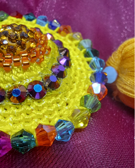 Háčkované  dizajnové náušnice "Cirkusový klub"